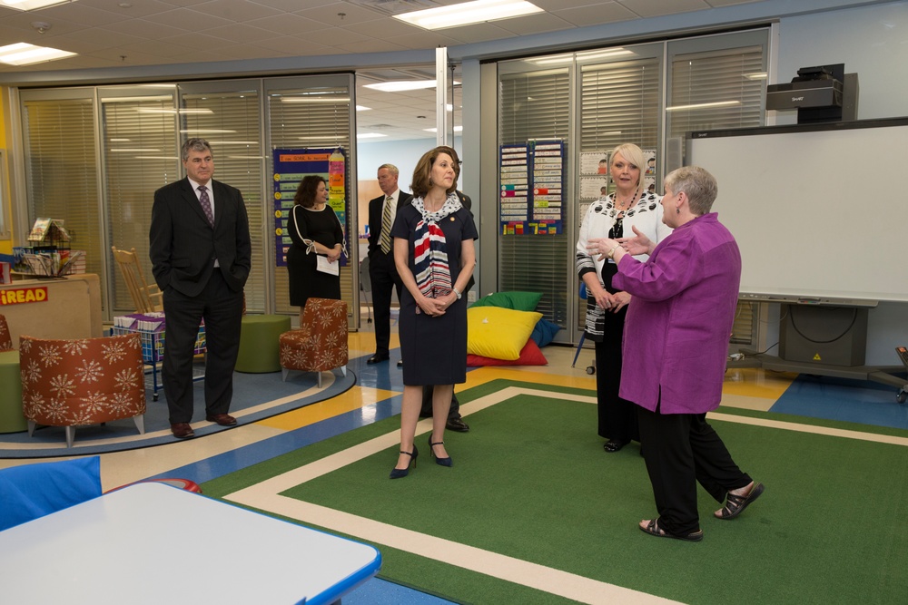 First Lady of Virigina tours Crossroads Elementary School