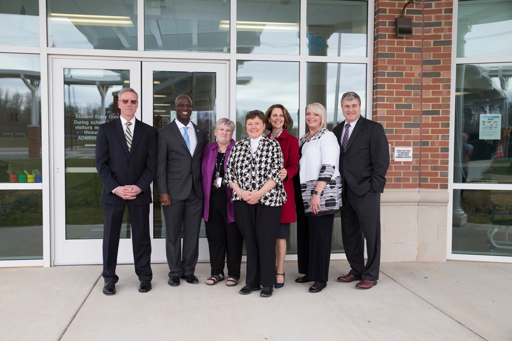 First Lady of Virigina tours Crossroads Elementary School