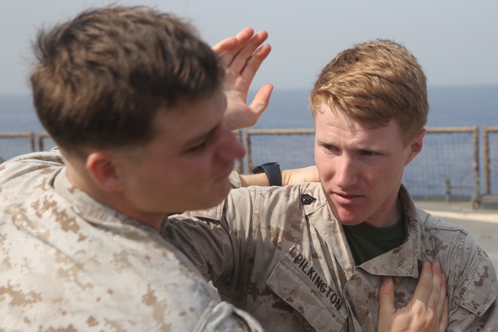 26th MEU Marines Sharpen MCMAP Skills aboard USS Oak Hill