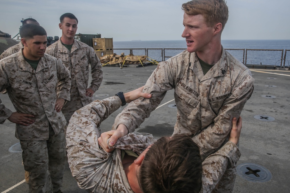 26th MEU Marines Sharpen MCMAP Skills aboard USS Oak Hill