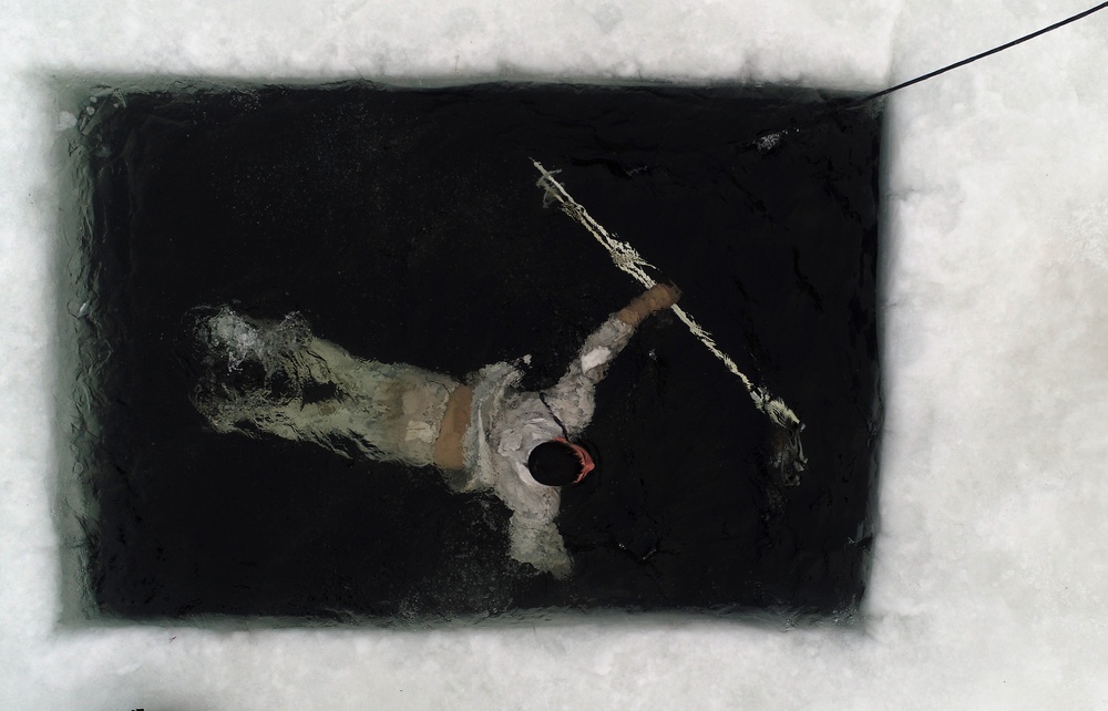 Marines particiapate in ice-breaking drills during Exercise White Claymore