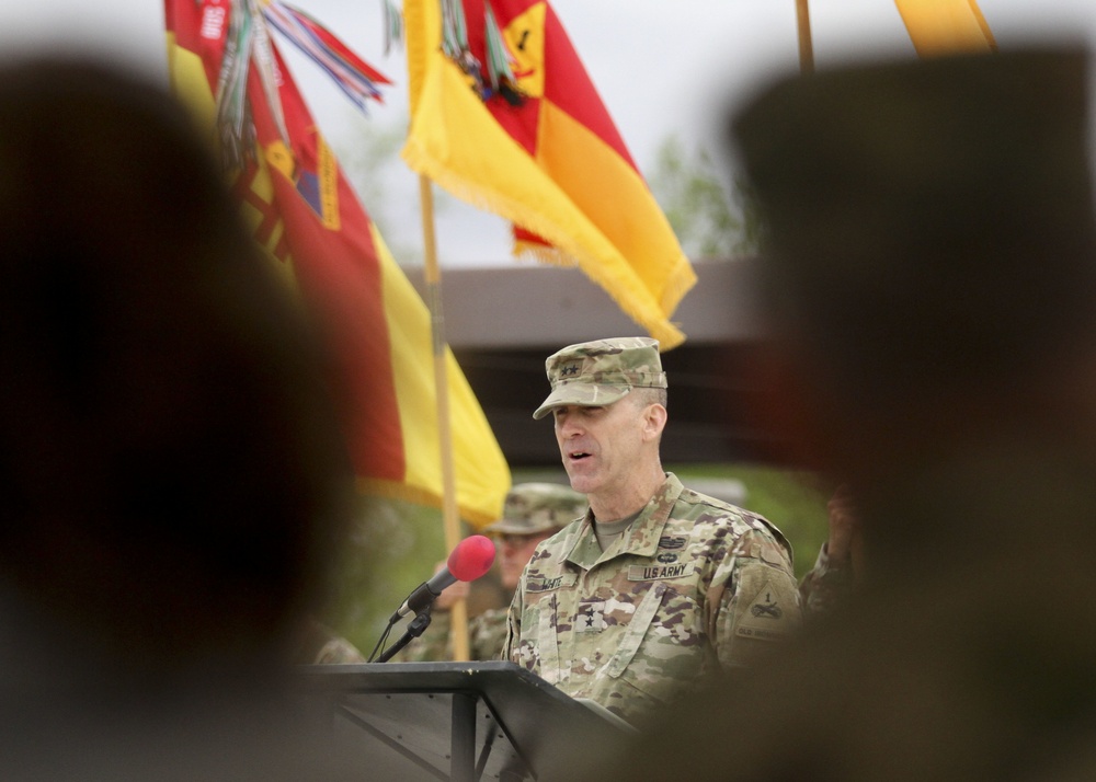 1st AD welcomes home MG White, Soldiers Headquarters, DIVARTY, HHBN spent six months in Iraq