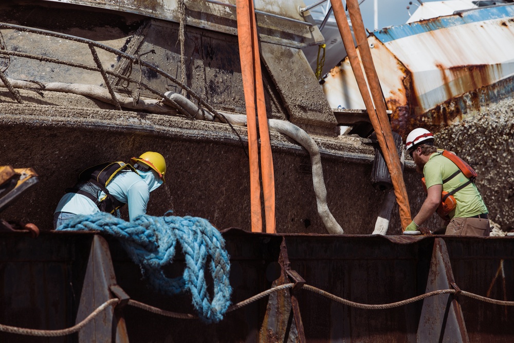 Damaged Vessel Removed from the Coasts in Puerto Rico