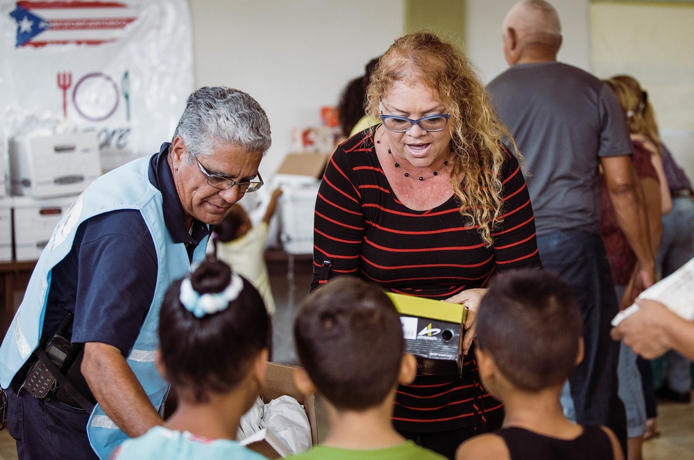 Children in Humacao Receive New Shoes