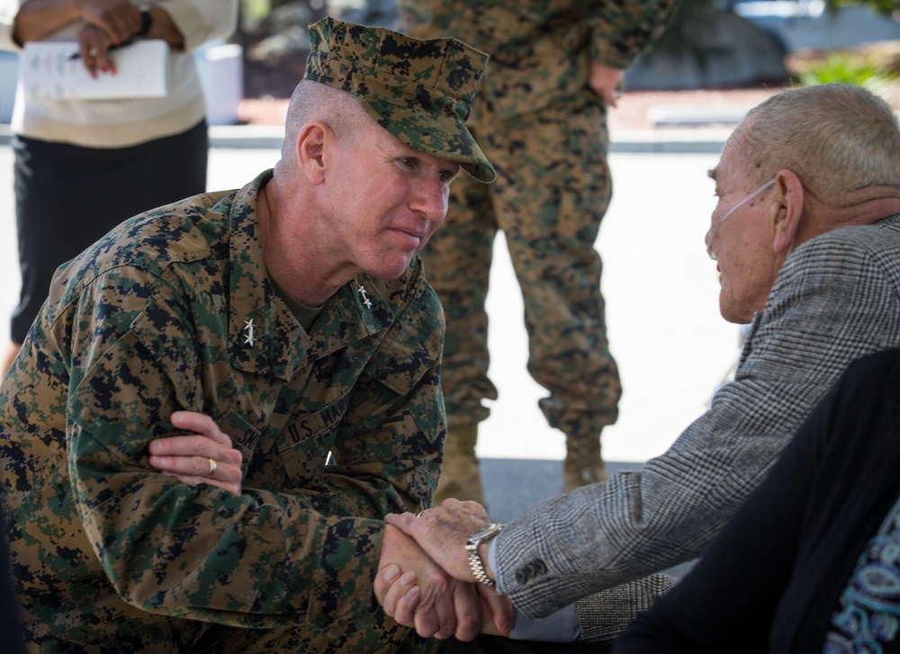 Maj. Gen. Smith presents letteres to Lt. Col. Pipes