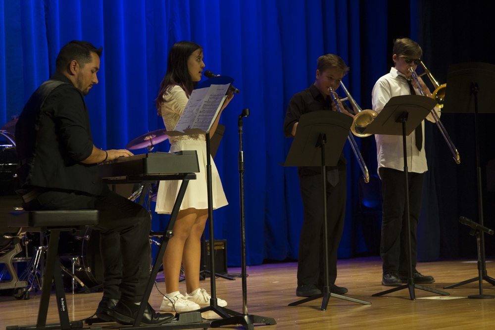 Iwakuni Middle School takes stage in first Jazz Night