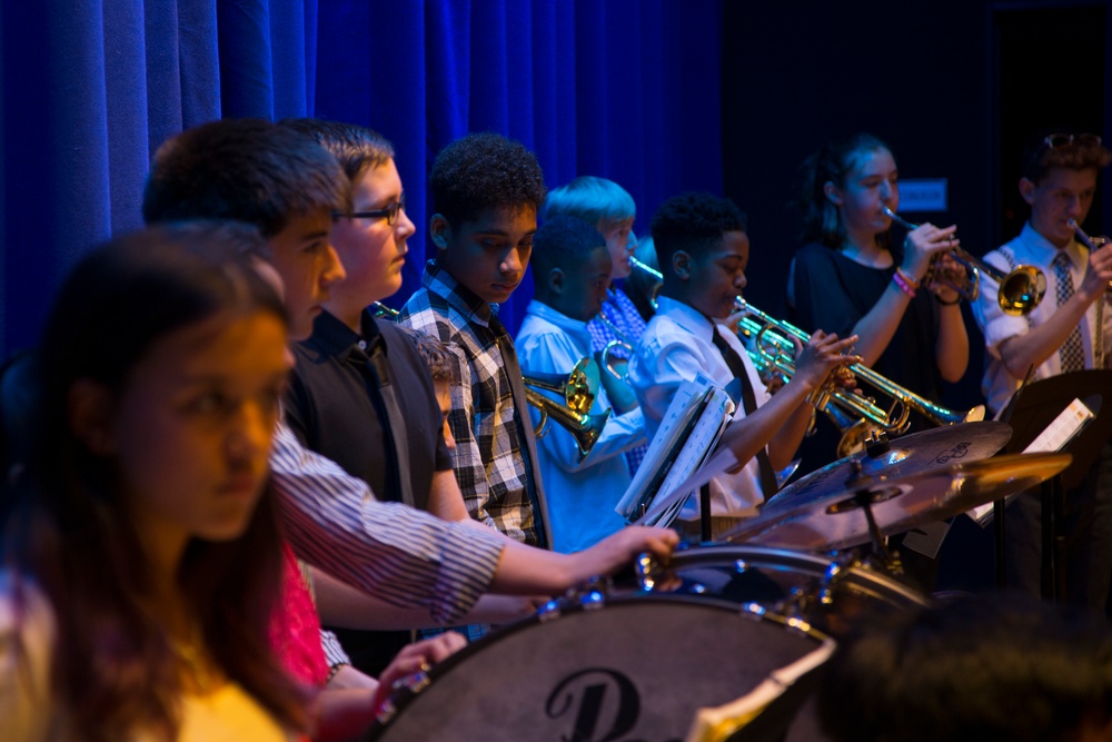 Iwakuni Middle School takes stage in first Jazz Night