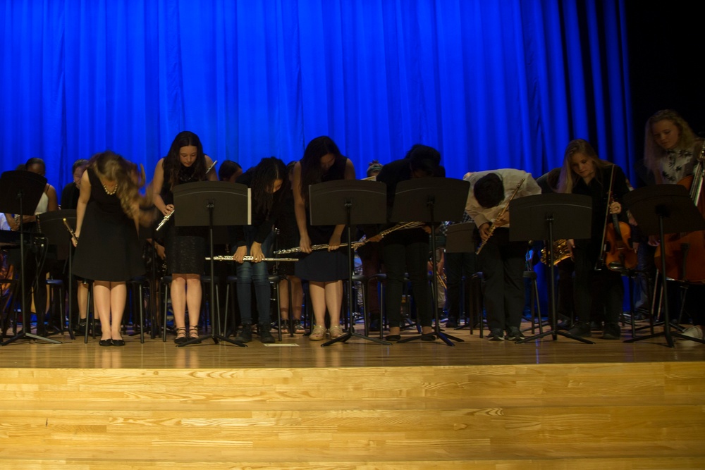 Iwakuni Middle School takes stage in first Jazz Night