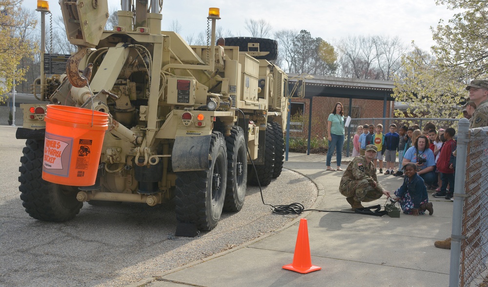 Fort Lee troops support local school's STEAM event