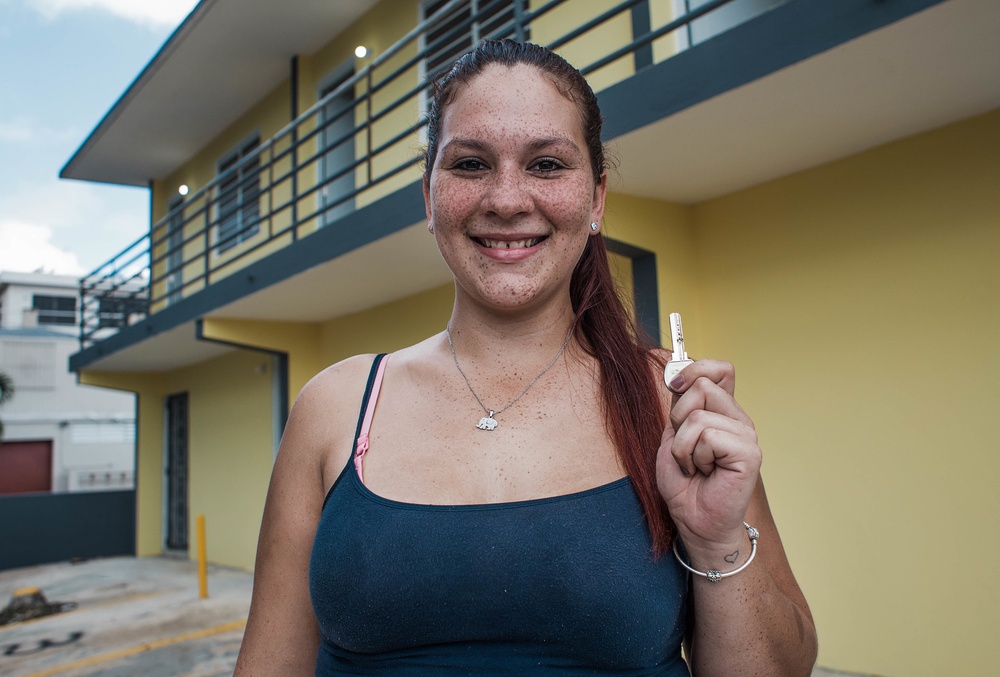 Survivor Receives Key to New Temporary Home in Bayamón