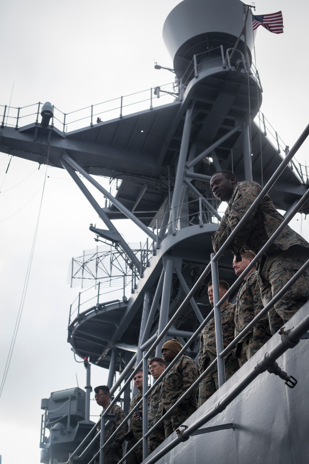 USS Rushmore refuels underway with the USS Essex