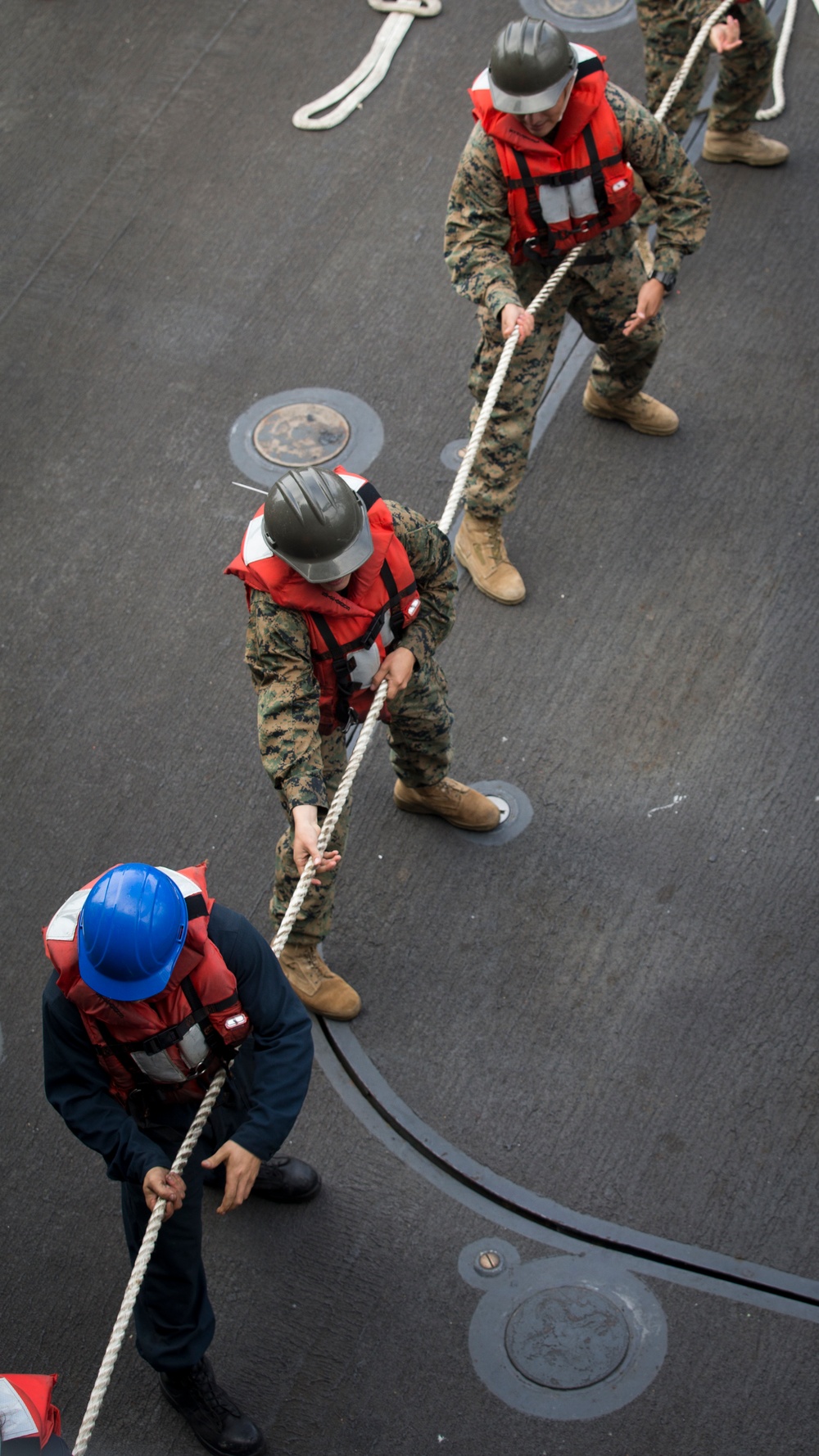 USS Rushmore refuels underway with the USS Essex