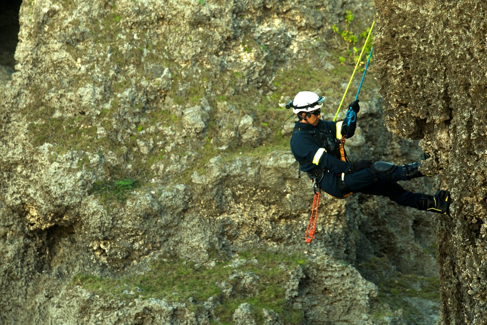 On the Edge: MCIPAC Firemen conduct cliff rescue training