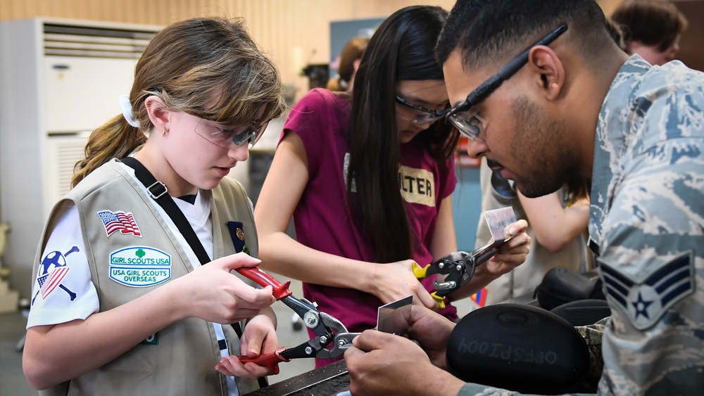 Hammer time! Girl Scouts learn metalwork Hammer time! Girl Scouts learn metalwork