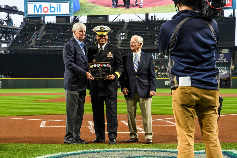 DVIDS - Images - Seattle Mariners Salute the Armed Forces Night