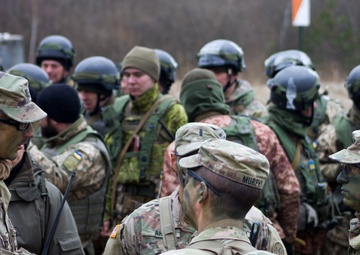 NY Army Guard Soldiers mentor and learn from Ukranian counterparts during deployment