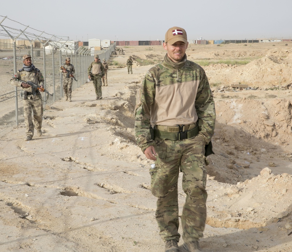 Iraqi, Danish conduct marksmanship training