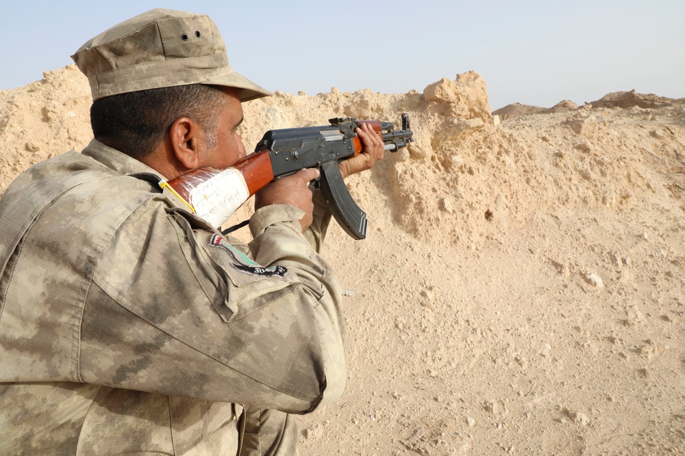 Iraqi, Danish conduct marksmanship training