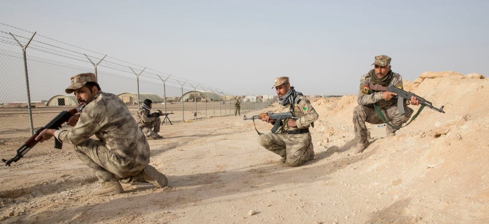 Iraqi, Danish conduct marksmanship training