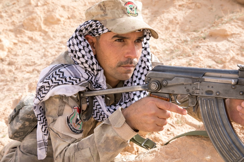 Iraqi, Danish conduct marksmanship training