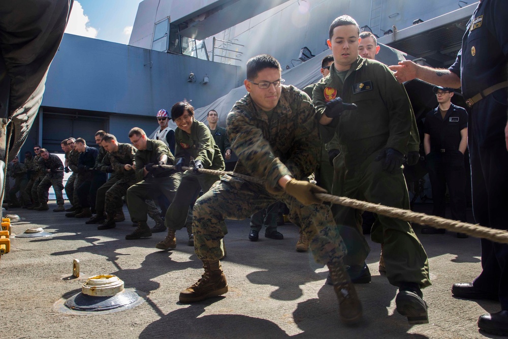 USNS Patuxent replenishes the USS New York