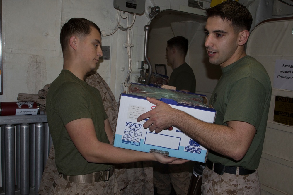 USNS Patuxent replenishes the USS New York