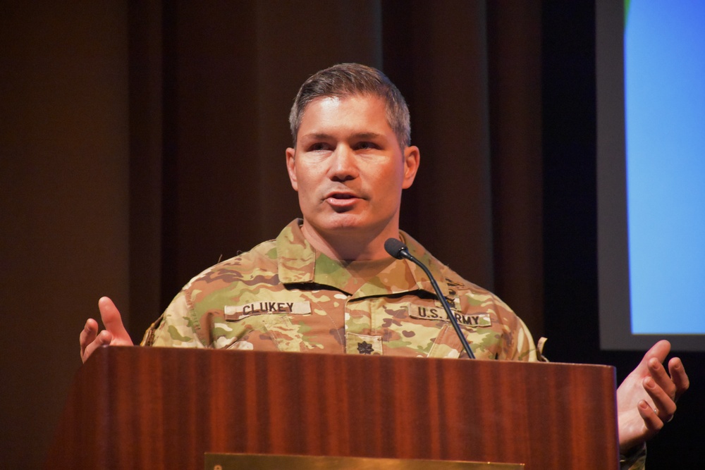 Phoenix recruiting commander briefs Arizona Interscholastic Association coaches