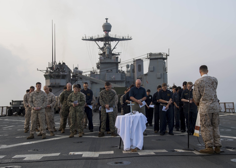 USS Oak Hill (LSD 51) celebrates Easter Sunday