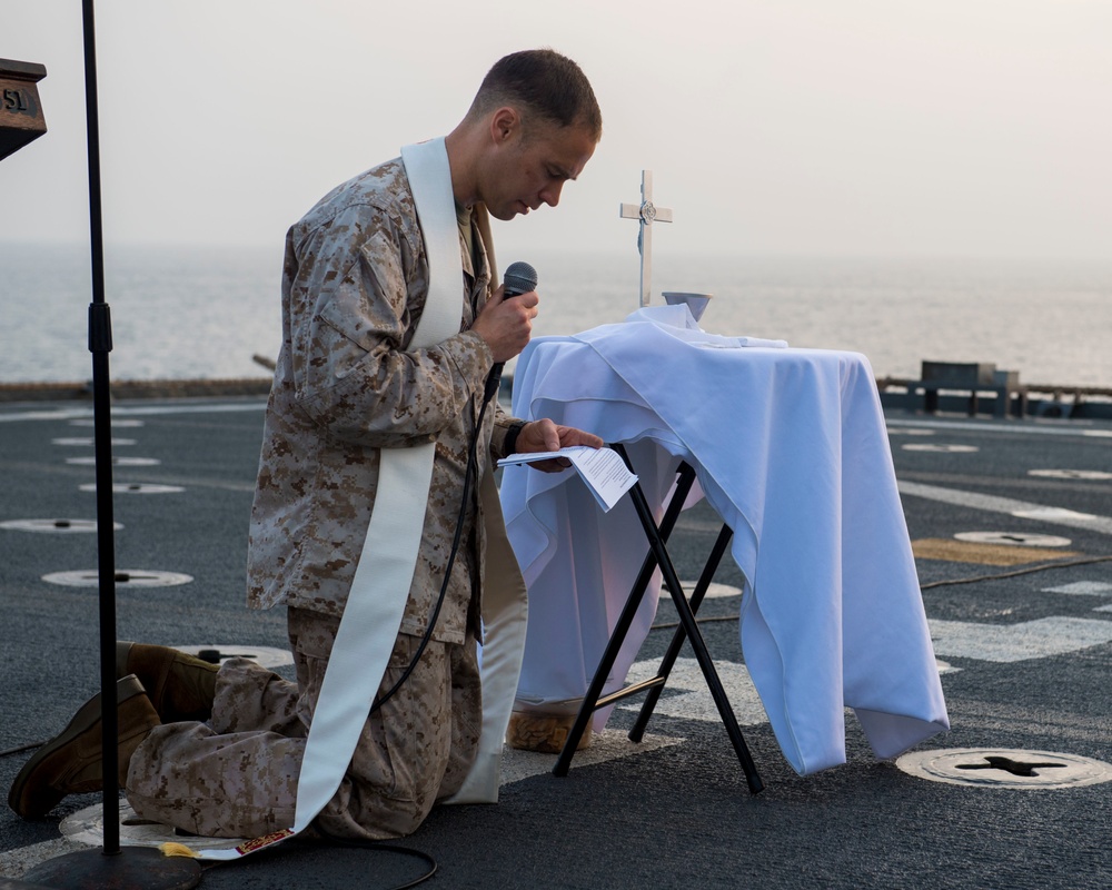 USS Oak Hill (LSD 51) celebrates Easter Sunday