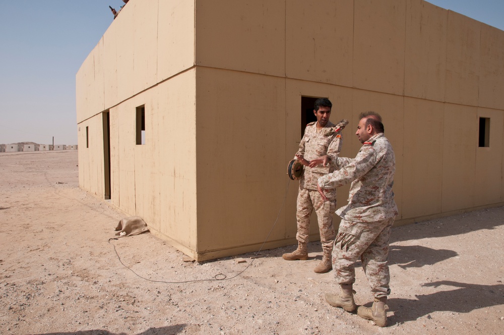 Kuwaiti engineers discuss counter-IED efforts and tactics