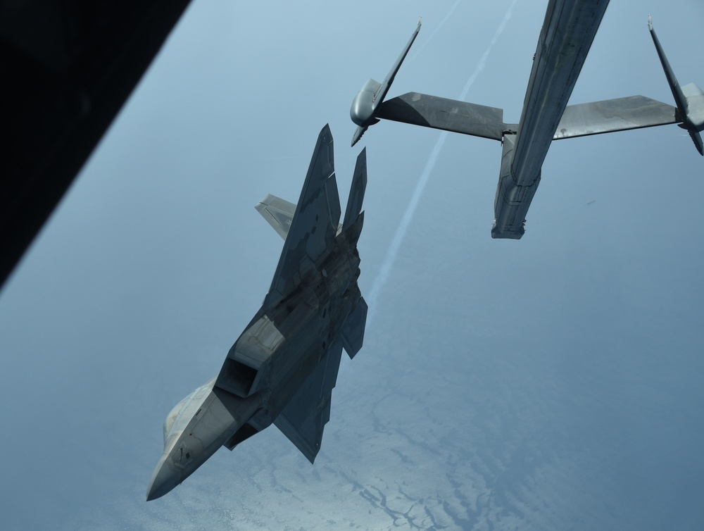 908th Expeditionary Refueling Squadron keeps fighters fueled