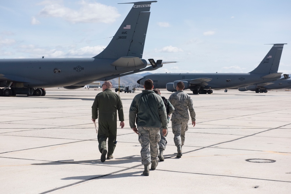 KC-135s refuels 190th Fighter Squadron over Idaho skies