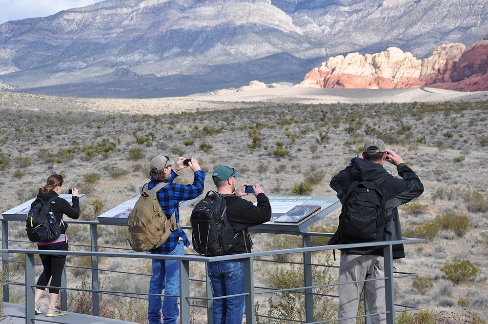 Geologists learn studying past holds keys to future during visit to Red Rock Canyon