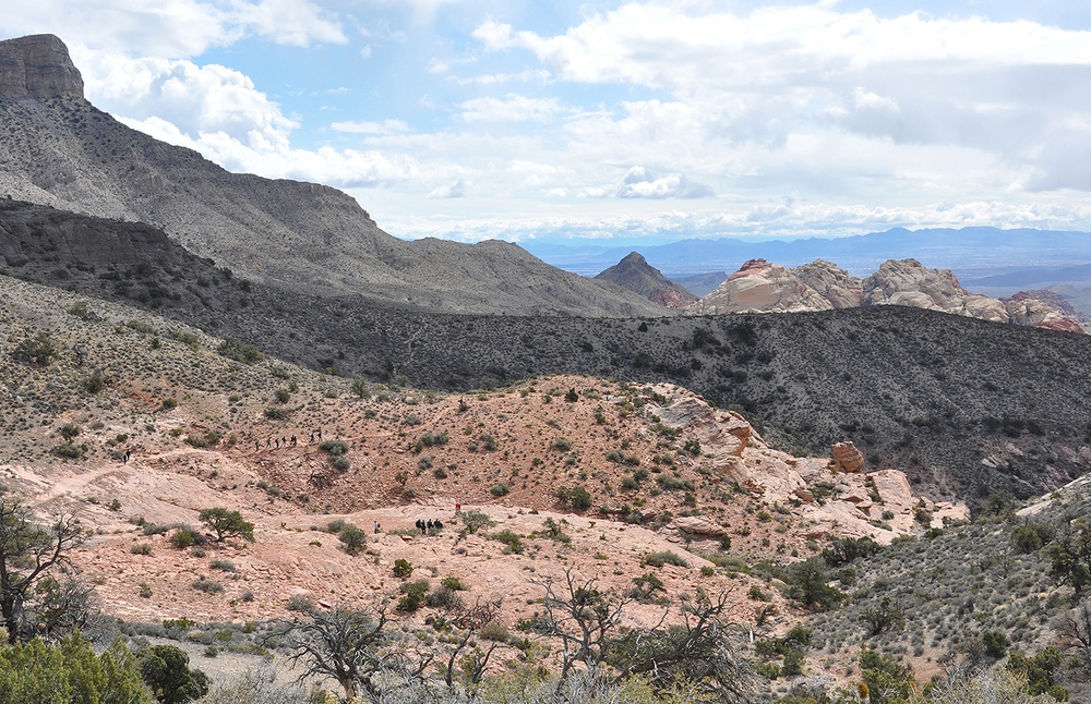 Geologists learn studying past holds keys to future during visit to Red Rock Canyon