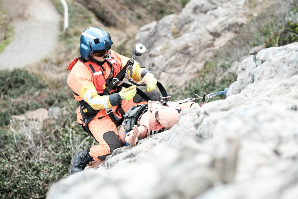 Coast Guard conducts cliff rescue training