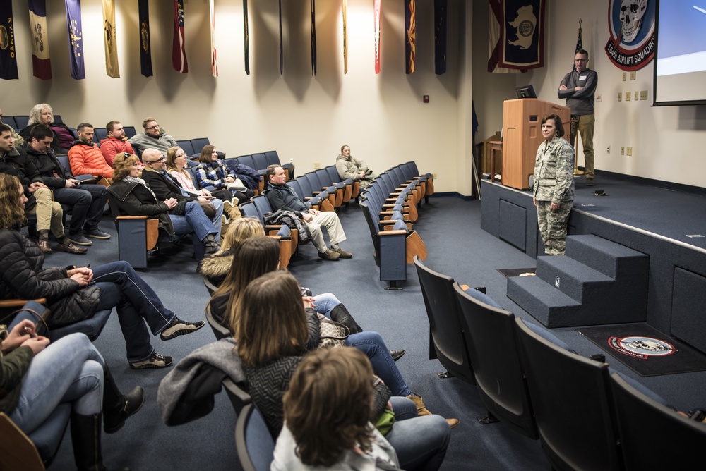 &quot;Leadership Unlimited&quot; group tours 179th, takes C-130H Hercules flight