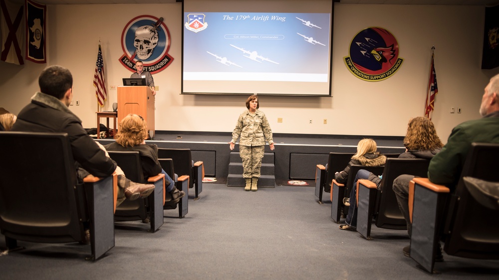 &quot;Leadership Unlimited&quot; group tours 179th, takes C-130H Hercules flight