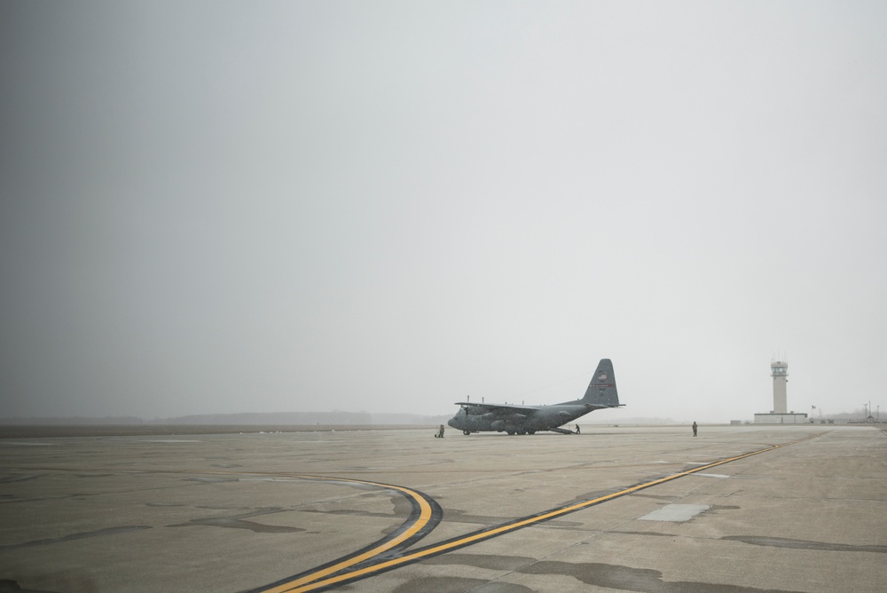 &quot;Leadership Unlimited&quot; group tours 179th, takes C-130H Hercules flight