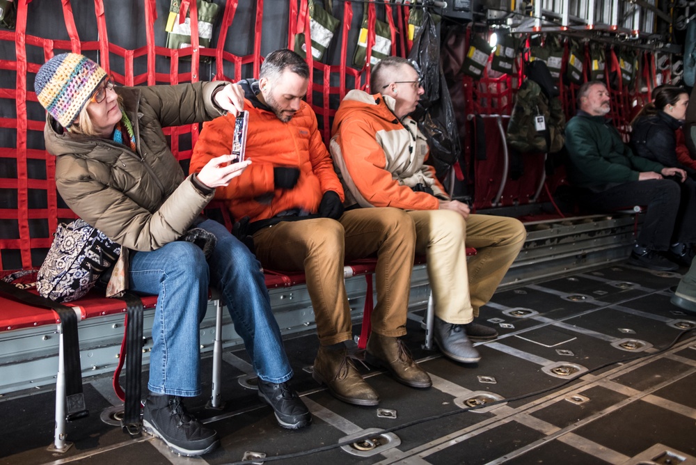 &quot;Leadership Unlimited&quot; group tours 179th, takes C-130H Hercules flight