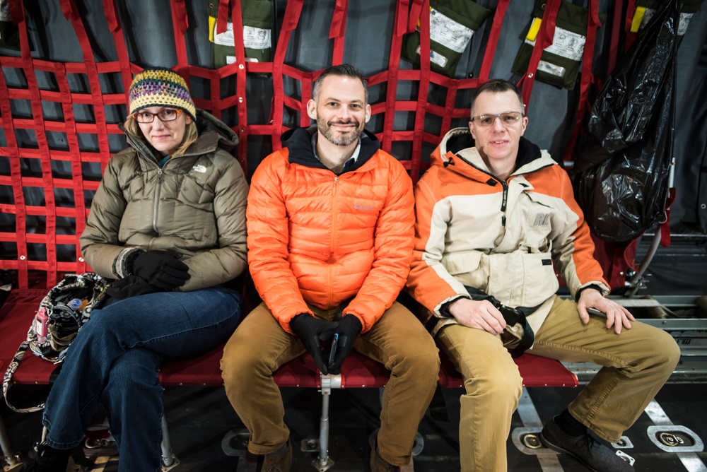 &quot;Leadership Unlimited&quot; group tours 179th, takes C-130H Hercules flight