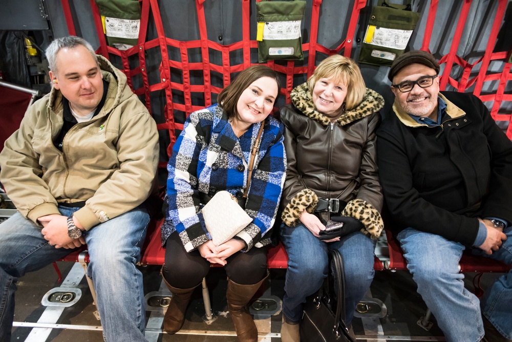 &quot;Leadership Unlimited&quot; group tours 179th, takes C-130H Hercules flight