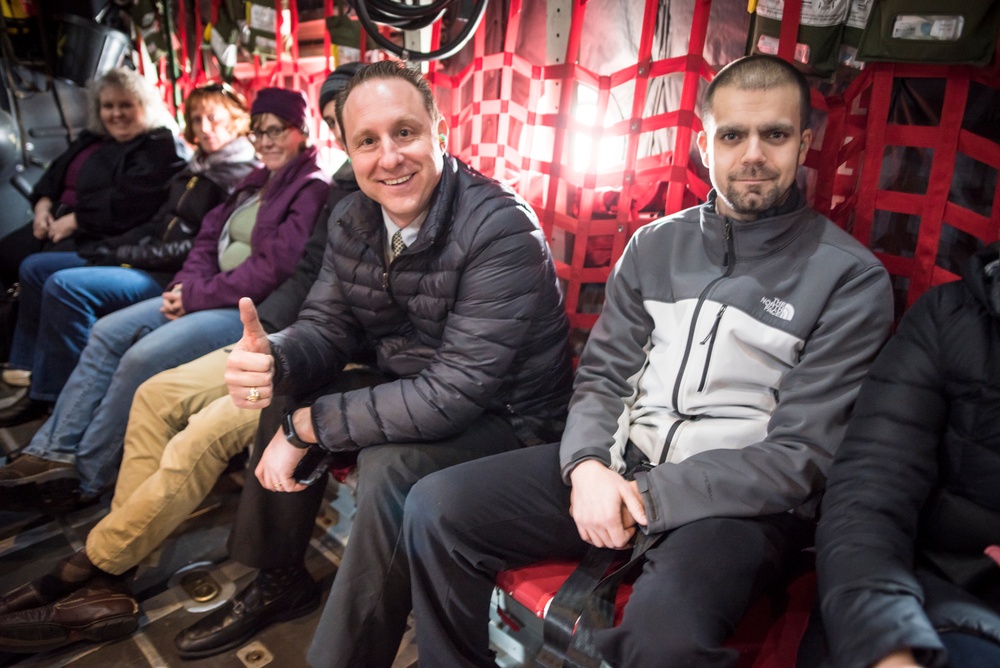 &quot;Leadership Unlimited&quot; group tours 179th, takes C-130H Hercules flight