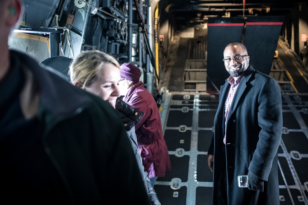 &quot;Leadership Unlimited&quot; group tours 179th, takes C-130H Hercules flight