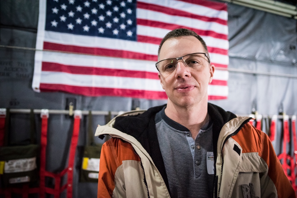 &quot;Leadership Unlimited&quot; group tours 179th, takes C-130H Hercules flight
