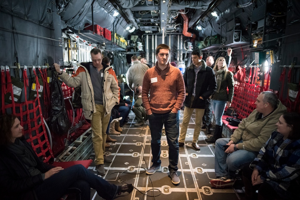 &quot;Leadership Unlimited&quot; group tours 179th, takes C-130H Hercules flight
