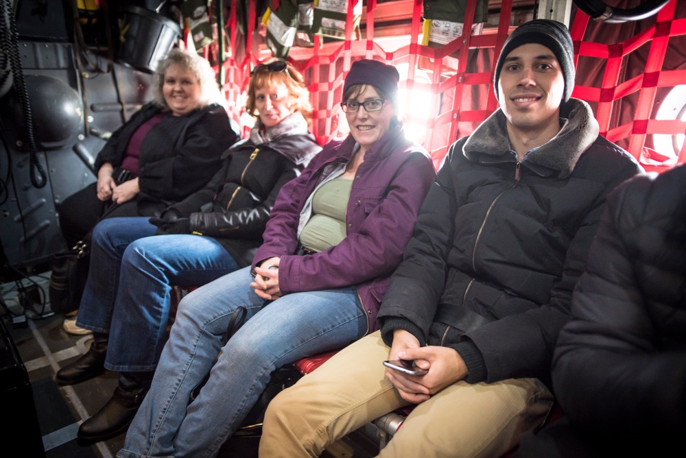 &quot;Leadership Unlimited&quot; group tours 179th, takes C-130H Hercules flight