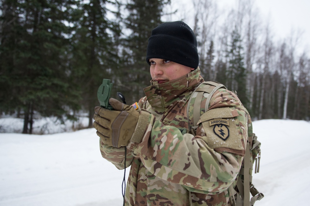 Paratoopers conduct land navigation training