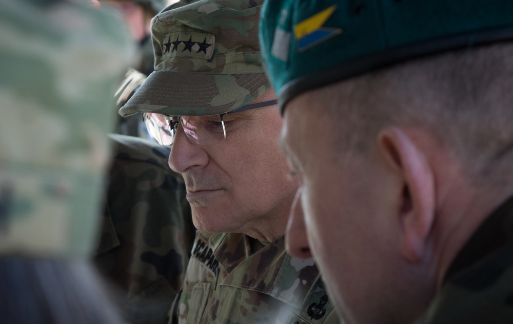 SACEUR Commander visits Battle Group Poland