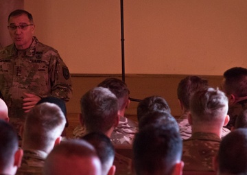 SACEUR Commander visits Battle Group Poland