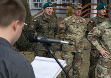 SACEUR Commander visits Battle Group Poland